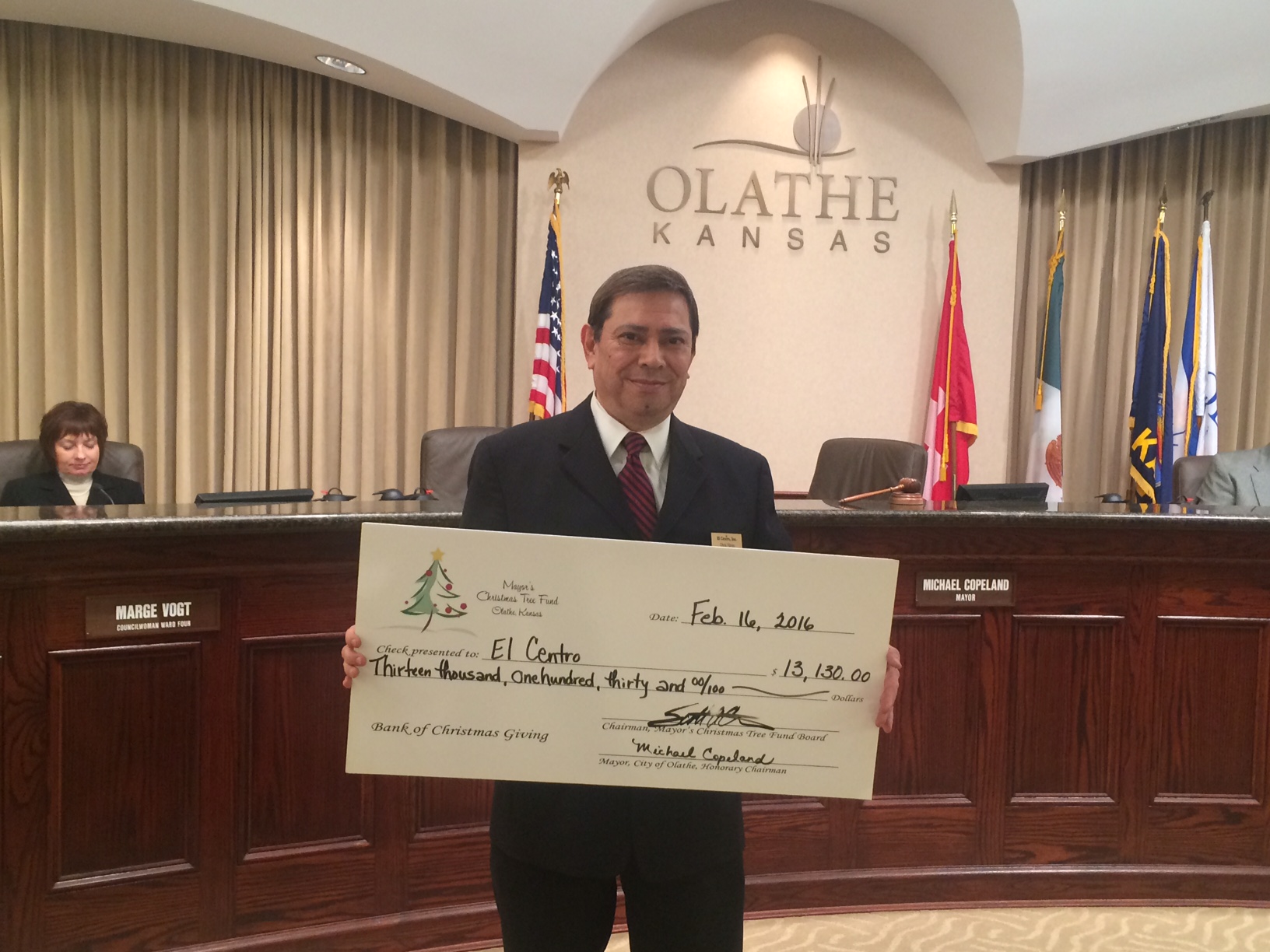 El Centro Receives Contribution